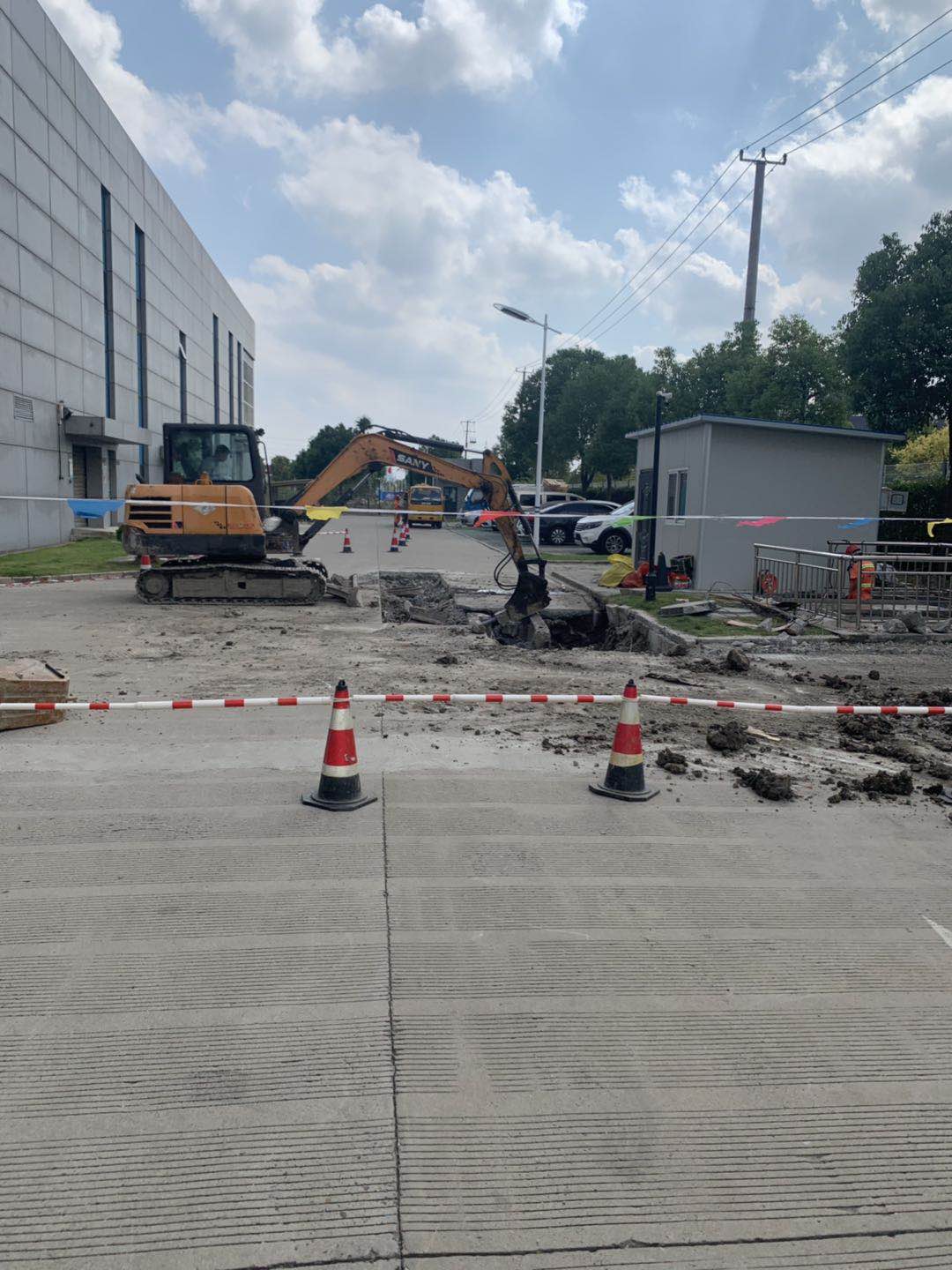 上?；S池改造安裝