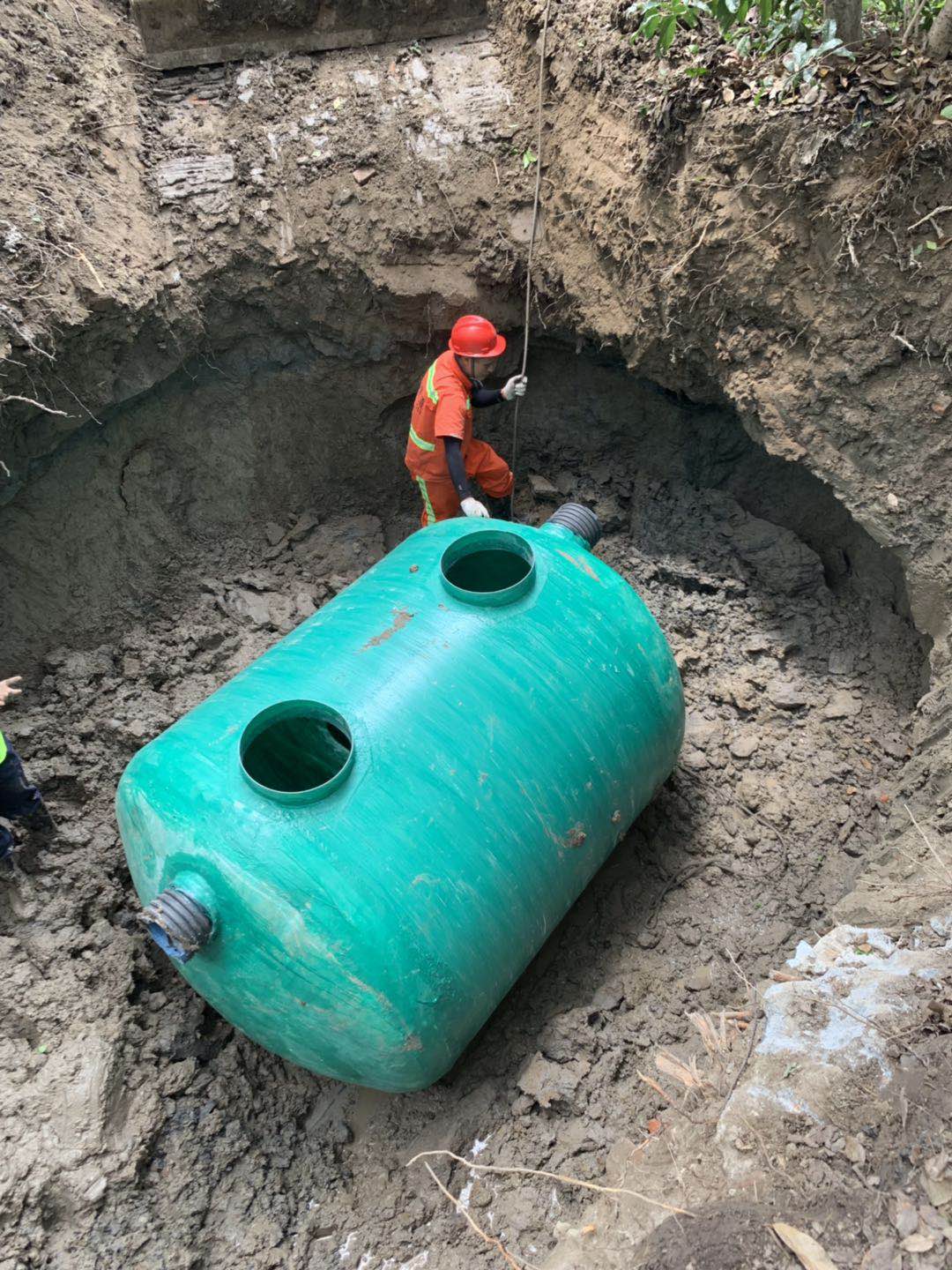 工廠玻璃鋼化糞池安裝